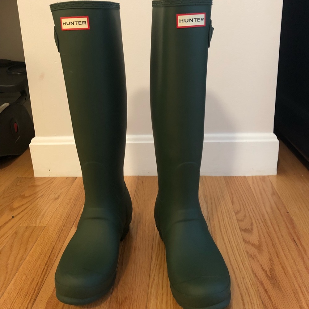 NWOB Olive green Hunter Tall Boots